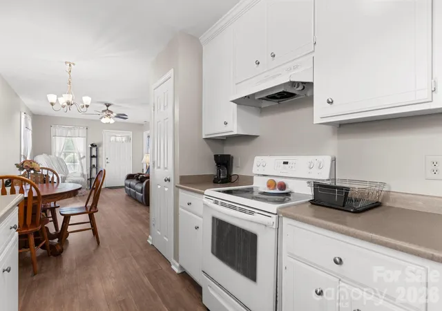 Photo 2 of Single family home for sale at 206 Oakland Ave, Greer, SC 29650 | MLS# 4418978 | Listing updated on 2026-08-31