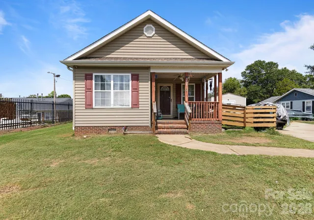 Photo 1 of Single family home for sale at 206 Oakland Ave, Greer, SC 29650 | MLS# 4418978 | Listing updated on 2026-08-31