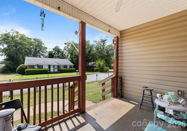 Photo 4 of Single family home for sale at 206 Oakland Ave, Greer, SC 29650 | MLS# 4418978 | Listing updated on 2026-08-31