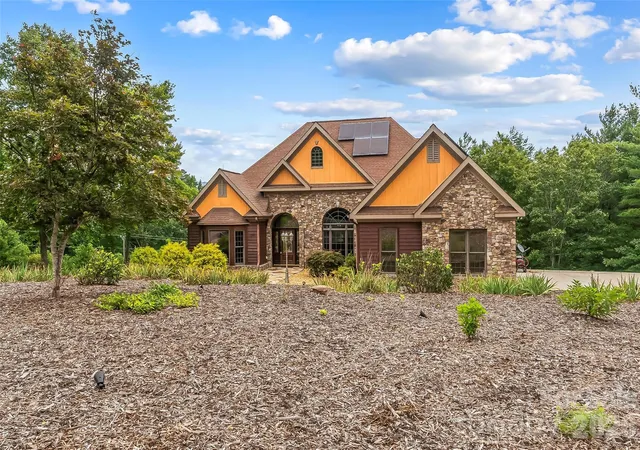 Photo 3 of Single family home for sale at 293 Bear Cliff Dr, Nebo, NC 28761 | MLS# 4419000 | Listing updated on 2026-10-12