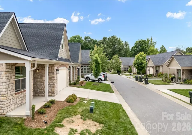 Photo 2 of Townhouse for sale at 827B Wynnshire Dr #66, Hickory, NC 28601 | MLS# 4419001 | Listing updated on 2026-09-28