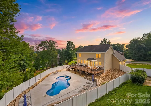 Photo 2 of Single family home for sale at 6011 Dockside Dr, Hickory, NC 28601 | MLS# 4419004 | Listing updated on 2026-10-07