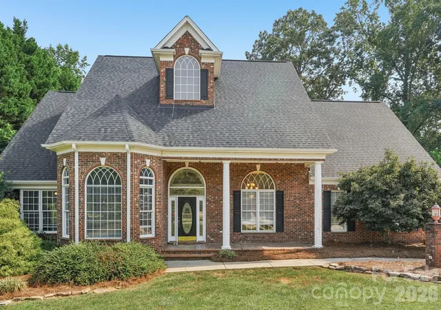 Photo 2 of Single family home for sale at 5505 Hickory Leaf Ct, Mount Holly, NC 28120 | MLS# 4419028 | Listing updated on 2026-10-03