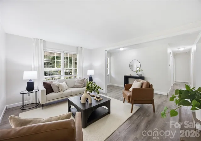 Photo 5 of Single family home for sale at 815 Lakeside Cir, Lancaster, SC 29720 | MLS# 4419047 | Listing updated on 2026-08-28