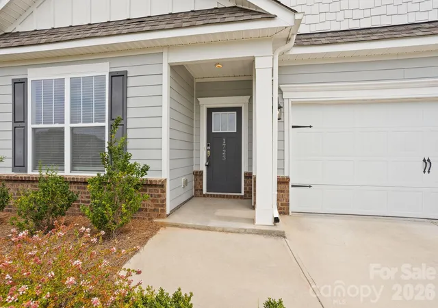 Photo 2 of Single family home for sale at 1723 Wabash Pl, Boiling Springs, SC 29316 | MLS# 4419088 | Listing updated on 2026-10-07