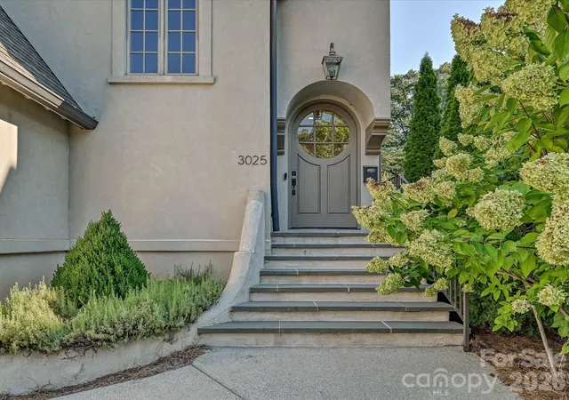 Photo 2 of Single family home for sale at 3025 Hanson Dr, Charlotte, NC 28207 | MLS# 4419099 | Listing updated on 2026-10-05
