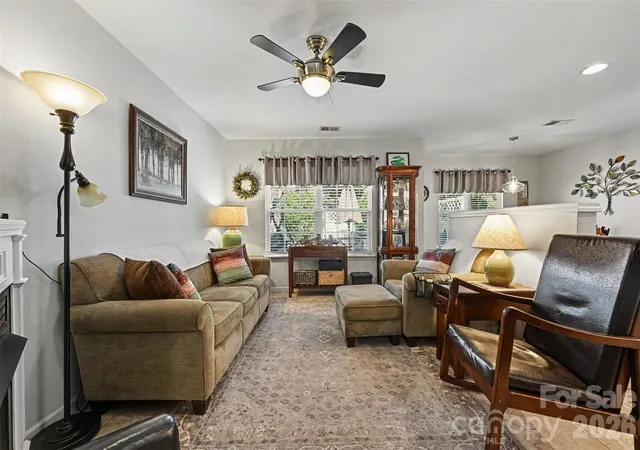Photo 3 of Townhouse for sale at 10442 Columbia Crst Ct, Charlotte, NC 28270 | MLS# 4419121 | Listing updated on 2026-10-26