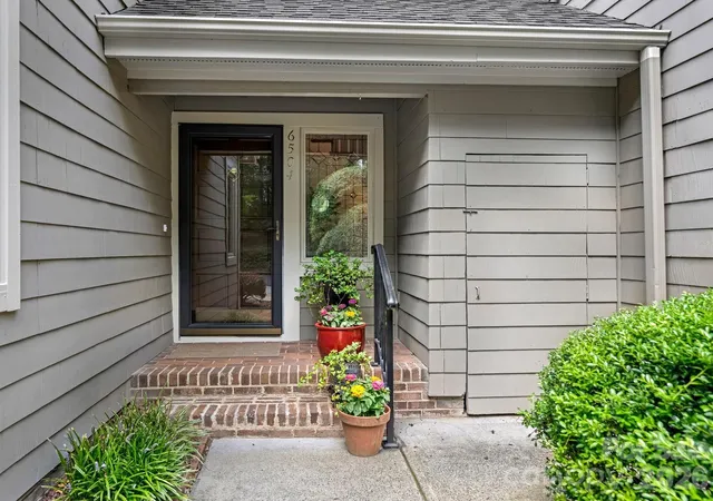 Photo 2 of Townhouse for sale at 6504 Racquet Wood Ct, Charlotte, NC 28226 | MLS# 4419127 | Listing updated on 2026-09-03