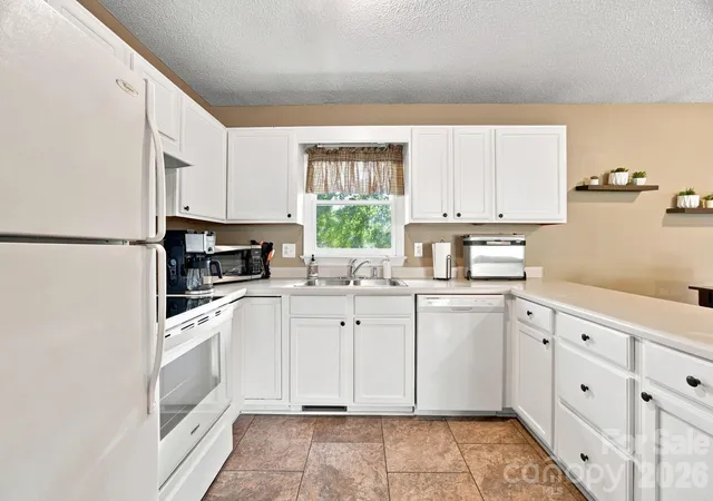 Photo 2 of Single family home for sale at 105 Ashburne Dr, Shelby, NC 28152 | MLS# 4419130 | Listing updated on 2026-09-21