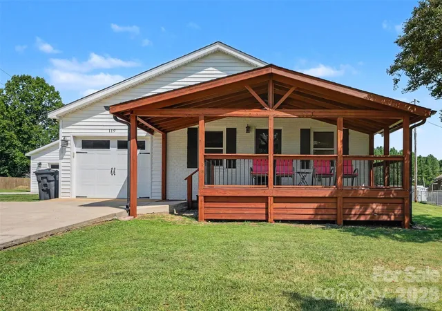 Photo 2 of Single family home for sale at 119 Wild Rose Loop, Mooresville, NC 28115 | MLS# 4419147 | Listing updated on 2026-10-06