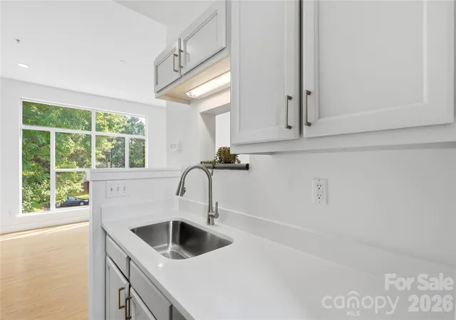 Photo 4 of Condo for sale at 2090 Atherton Heights Ln, Charlotte, NC 28203 | MLS# 4419169 | Listing updated on 2026-09-25