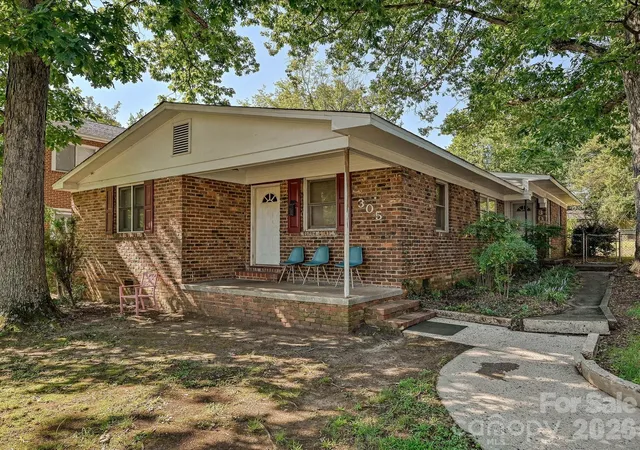 Photo 4 of House for sale at 305 Keswick Ave, Charlotte, NC 28206 | MLS# 4419172 | Listing updated on 2026-09-23
