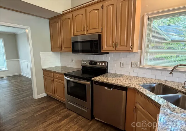 Photo 2 of Single family home for sale at 1611 Plantation Trl, Gastonia, NC 28056 | MLS# 4419193 | Listing updated on 2026-10-01