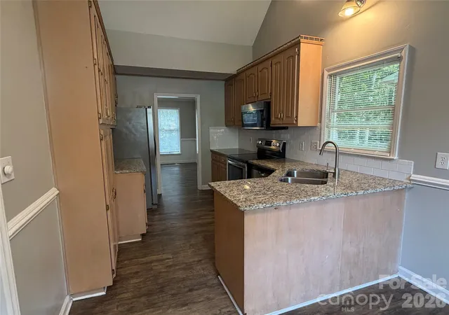 Photo 3 of Single family home for sale at 1611 Plantation Trl, Gastonia, NC 28056 | MLS# 4419193 | Listing updated on 2026-10-01