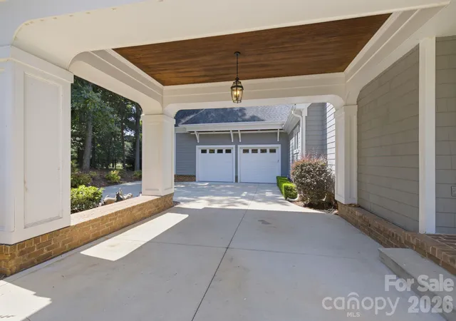 Photo 3 of Single family home for sale at 141 Stonewall Beach Ln, Mooresville, NC 28117 | MLS# 4419196 | Listing updated on 2026-09-22