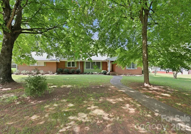 Photo 3 of Single family home for sale at 215 E Park Ave, Granite Quarry, NC 28146 | MLS# 4419198 | Listing updated on 2026-09-21