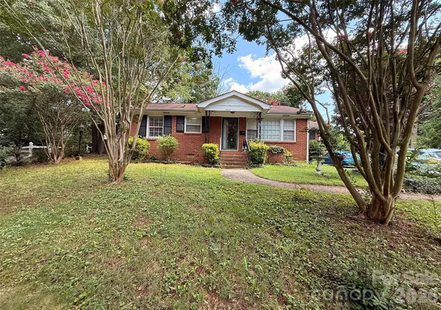 Photo 2 of Single family home for sale at 4310 Gillespie Ct, Charlotte, NC 28205 | MLS# 4419199 | Listing updated on 2026-09-29