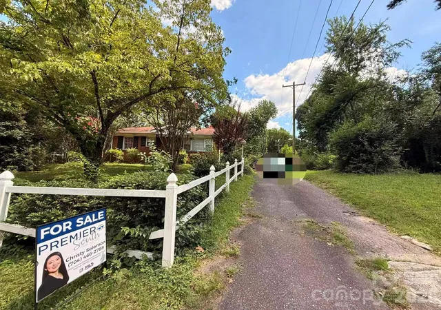 Photo 3 of Single family home for sale at 4310 Gillespie Ct, Charlotte, NC 28205 | MLS# 4419199 | Listing updated on 2026-09-29