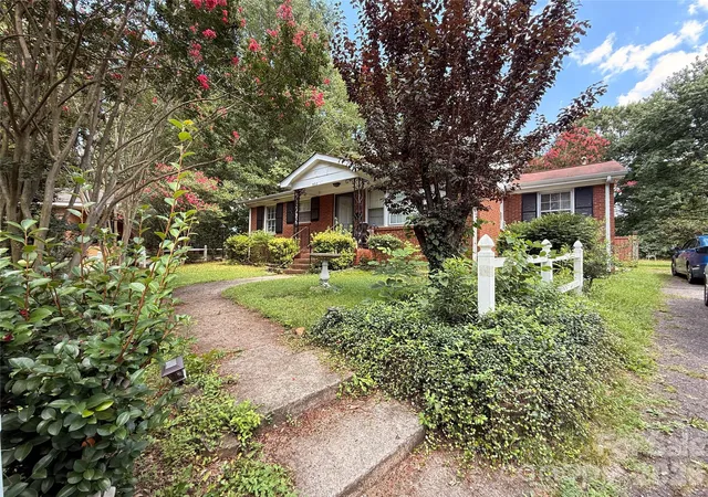 Photo 3 of Single family home for sale at 4310 Gillespie Ct, Charlotte, NC 28205 | MLS# 4419199 | Listing updated on 2026-09-29