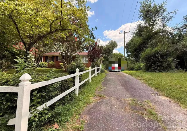 Photo 4 of Single family home for sale at 4310 Gillespie Ct, Charlotte, NC 28205 | MLS# 4419199 | Listing updated on 2026-09-29
