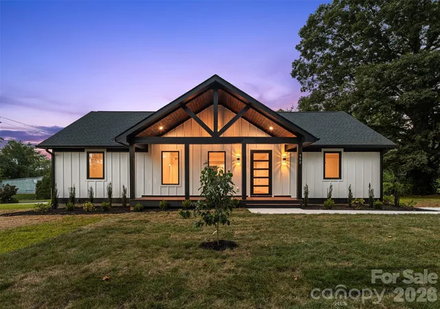 1st image of 902 Narva Rd, Hendersonville, NC 28792 | MLS# 4419215