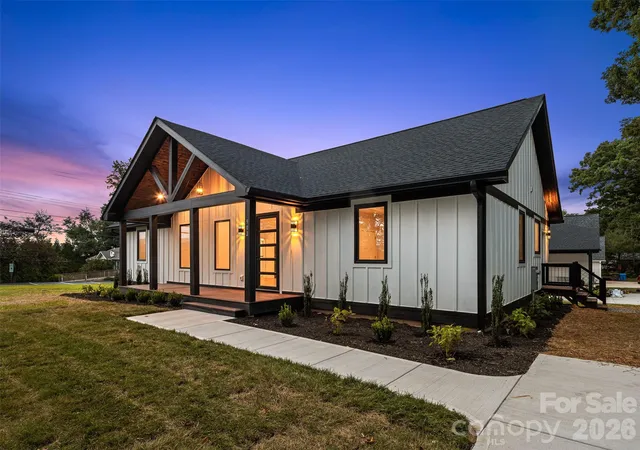 3rd image of 902 Narva Rd, Hendersonville, NC 28792 | MLS# 4419215