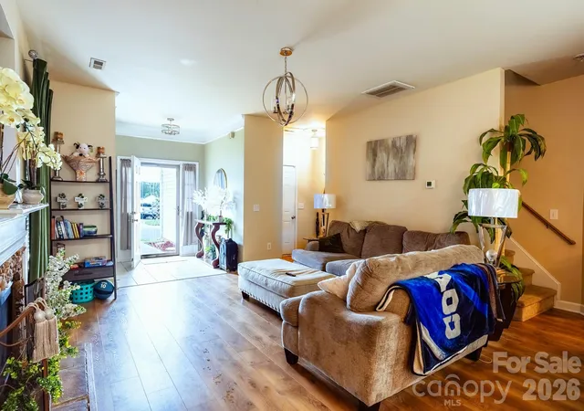 Photo 3 of Single family home for sale at 948 Sundance Dr, Gastonia, NC 28054 | MLS# 4419219 | Listing updated on 2026-10-07