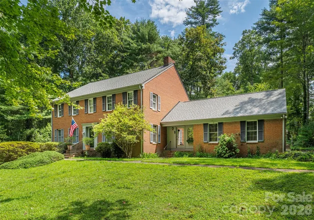 Photo 3 of Single family home for sale at 200 Heathcote Rd, Hendersonville, NC 28791 | MLS# 4419306 | Listing updated on 2026-09-02