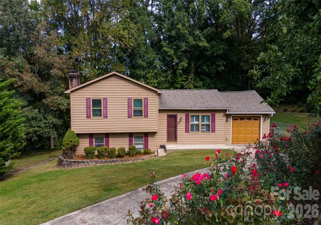 Photo 2 of Single family home for sale at 113 Quail Dr, Morganton, NC 28655 | MLS# 4419312 | Listing updated on 2026-10-28