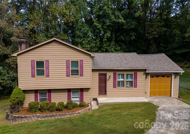 Photo 3 of Single family home for sale at 113 Quail Dr, Morganton, NC 28655 | MLS# 4419312 | Listing updated on 2026-10-28