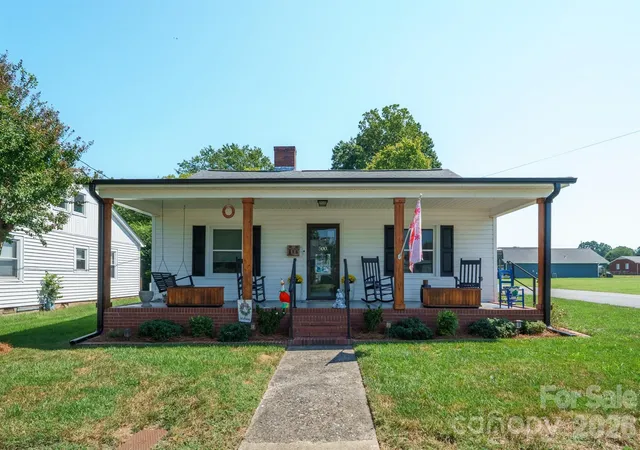 Photo 2 of Single family home for sale at 500 N Elm St, Cherryville, NC 28021 | MLS# 4419331 | Listing updated on 2026-09-05