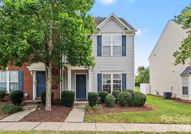 Photo 2 of Townhouse for sale at 4960 Sunburst Ln, Charlotte, NC 28213 | MLS# 4419338 | Listing updated on 2026-09-28