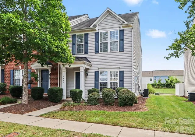 Photo 3 of Townhouse for sale at 4960 Sunburst Ln, Charlotte, NC 28213 | MLS# 4419338 | Listing updated on 2026-09-28
