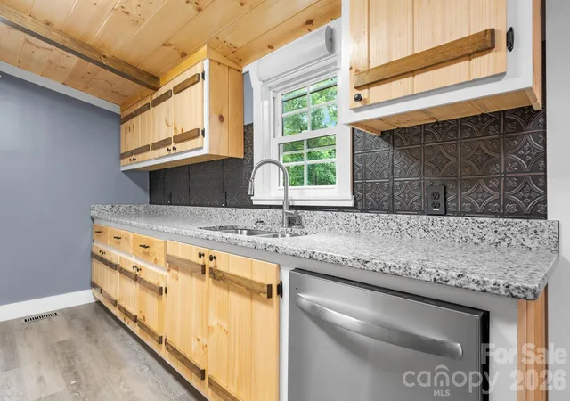 Photo 3 of Single family home for sale at 160 Green St, Rutherford College, NC 28612 | MLS# 4419339 | Listing updated on 2026-10-23