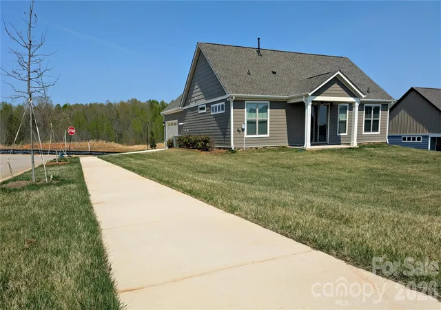 Photo 3 of Single family home for sale at 1628 Dresden Dr, Rock Hill, SC 29732 | MLS# 4419347 | Listing updated on 2026-08-29