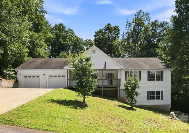 Photo 1 of Single family home for sale at 62 Chickwood Trl, Weaverville, NC 28787 | MLS# 4419362 | Listing updated on 2026-09-04