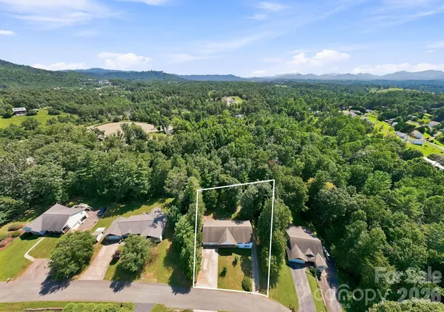 Photo 3 of Single family home for sale at 62 Chickwood Trl, Weaverville, NC 28787 | MLS# 4419362 | Listing updated on 2026-09-04
