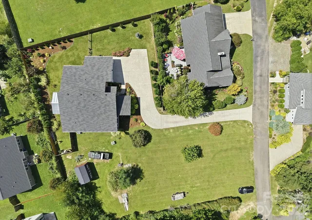 Photo 4 of Sale Pending at 112 Upper Grove Ln, Weaverville, NC 28787 | MLS# 4419370 | Listing updated on 2026-09-14