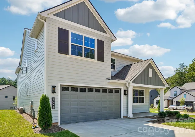 Photo 1 of Sale Pending at 16037 Watts Creek Rd, Huntersville, NC 28078 | MLS# 4419405 | Listing updated on 2026-10-28