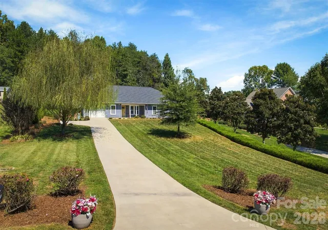 Photo 3 of Single family home for sale at 329 Springwood Dr NE, Valdese, NC 28690 | MLS# 4419407 | Listing updated on 2026-09-20
