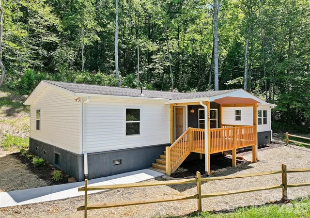 Single family home for sale at 26 Lancelot Loop, Canton, NC 28716 | MLS# 4419409