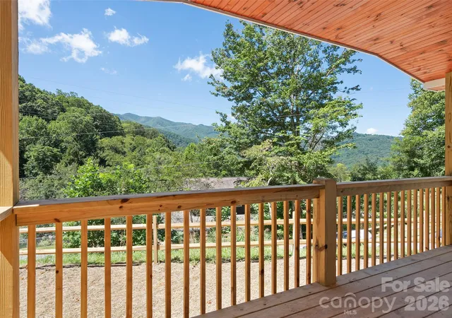 Photo 3 of Single family home for sale at 26 Lancelot Loop, Canton, NC 28716 | MLS# 4419409 | Listing updated on 2026-09-20