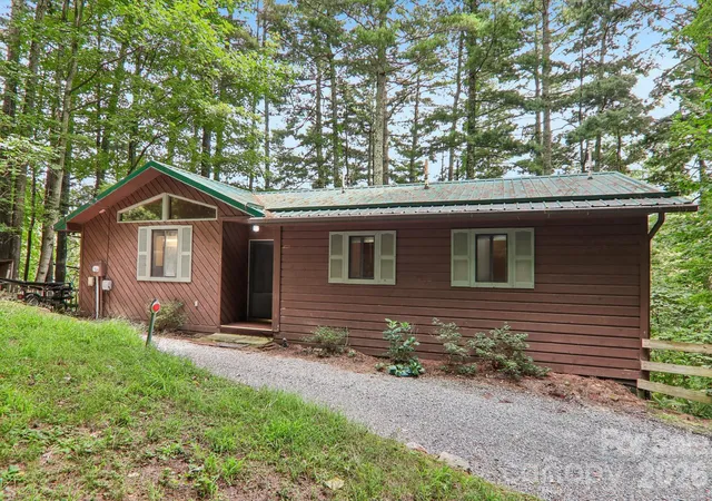 Photo 3 of Single family home for sale at 21 Wild Bird Ln, Maggie Valley, NC 28751 | MLS# 4419423 | Listing updated on 2026-08-30