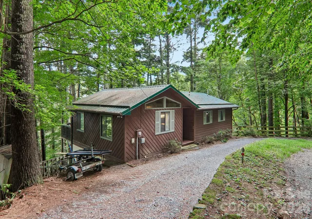 Photo 4 of Single family home for sale at 21 Wild Bird Ln, Maggie Valley, NC 28751 | MLS# 4419423 | Listing updated on 2026-08-30
