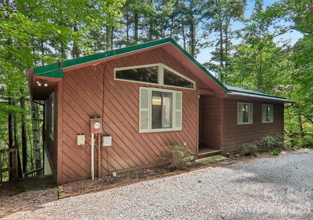 Photo 5 of Single family home for sale at 21 Wild Bird Ln, Maggie Valley, NC 28751 | MLS# 4419423 | Listing updated on 2026-08-30