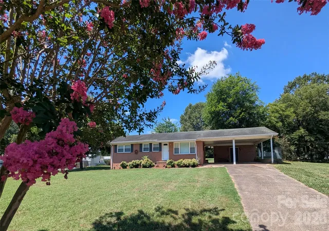 Photo 1 of Single family home for sale at 424 Bear Crk Rd, Shelby, NC 28152 | MLS# 4419438 | Listing updated on 2026-09-01