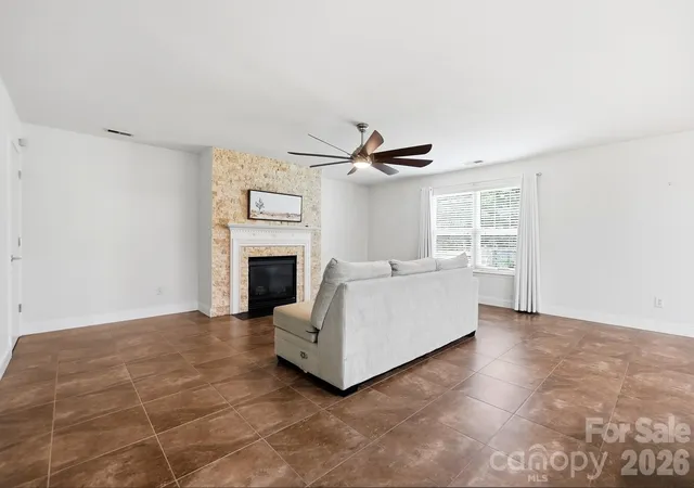 Photo 4 of Single family home for sale at 6324 Carpentaria Ct, Charlotte, NC 28215 | MLS# 4419448 | Listing updated on 2026-10-01