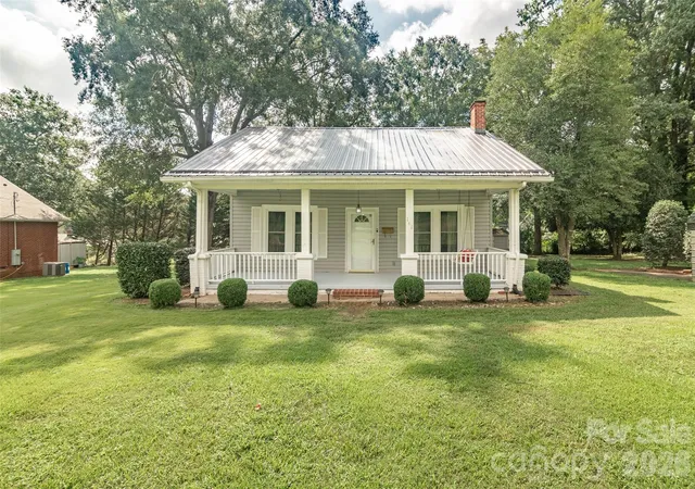 Photo 2 of Single family home for sale at 141 Edwards St, Rutherfordton, NC 28139 | MLS# 4419457 | Listing updated on 2026-08-29