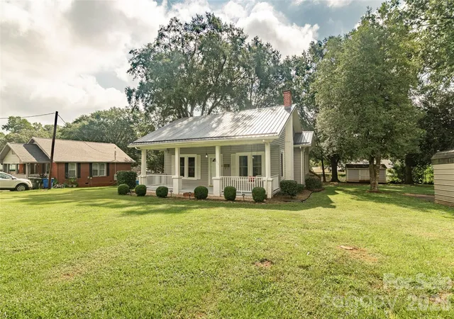 Photo 3 of Single family home for sale at 141 Edwards St, Rutherfordton, NC 28139 | MLS# 4419457 | Listing updated on 2026-08-29