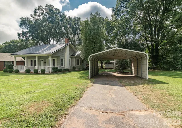 Photo 4 of Single family home for sale at 141 Edwards St, Rutherfordton, NC 28139 | MLS# 4419457 | Listing updated on 2026-08-29
